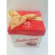 Конфеты Любимов - нежный молочный шоколад с начинкой йогурт с клубникой.